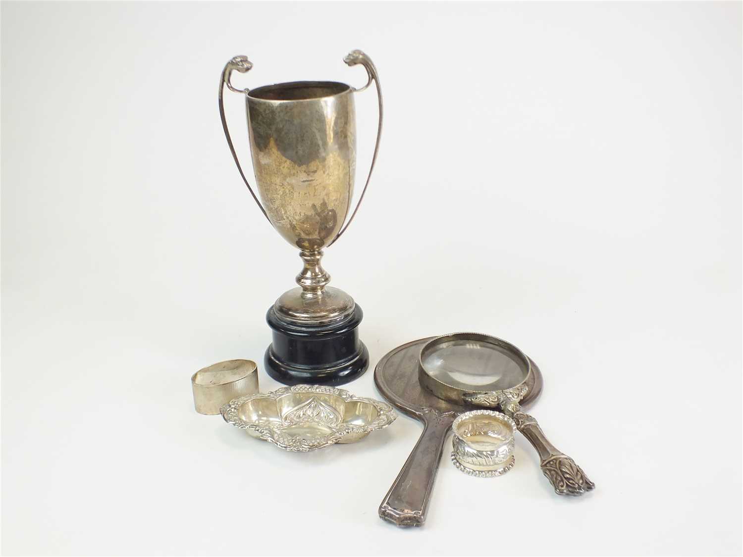 Lot 163 - A collection of silver