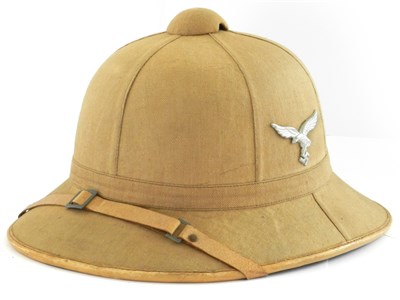 Lot 539 - A German Third Reich Luftwaffe pith helmet