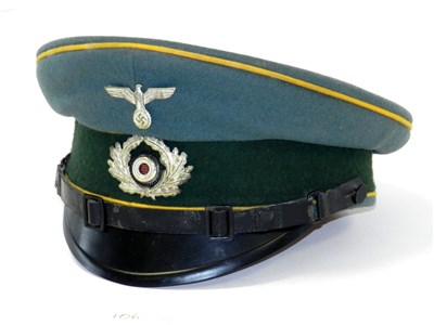 Lot 493 - A German Third Reich Army Cavalry NCO/EM visor cap