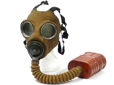 Lot 294 - A British General Service Respirator