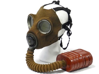 Lot 294 - A British General Service Respirator