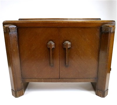 Lot 524 - Oak Art Deco sideboard