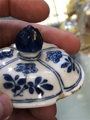 Lot 529 - A Chinese blue and white teapot