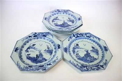 Lot 347 - A set of five Chinese blue and white export porcelain octagonal plates