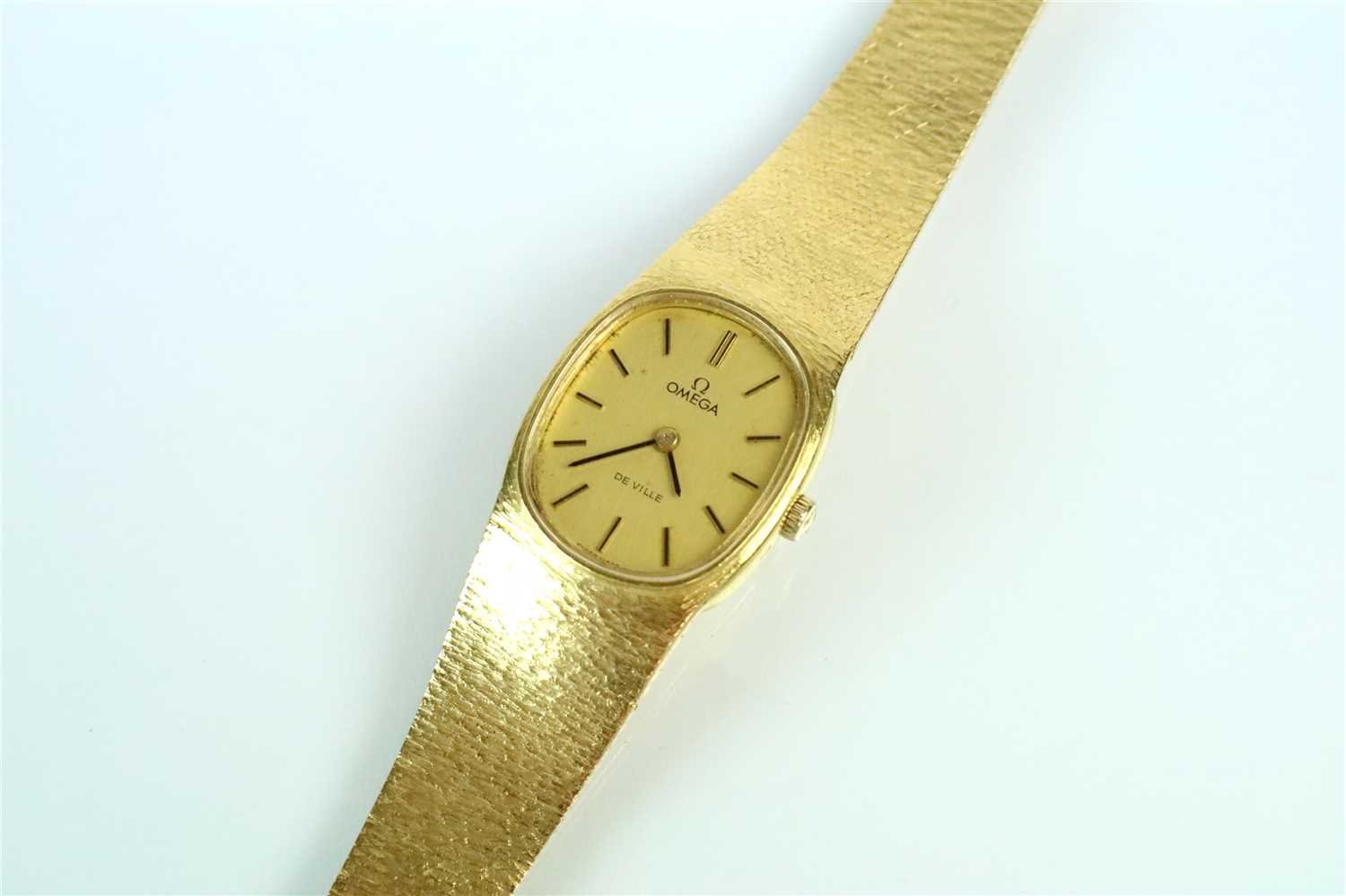 Lot 354 - A Ladies Omega wristwatch