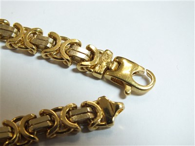 Lot 309 - A necklace and bracelet suite