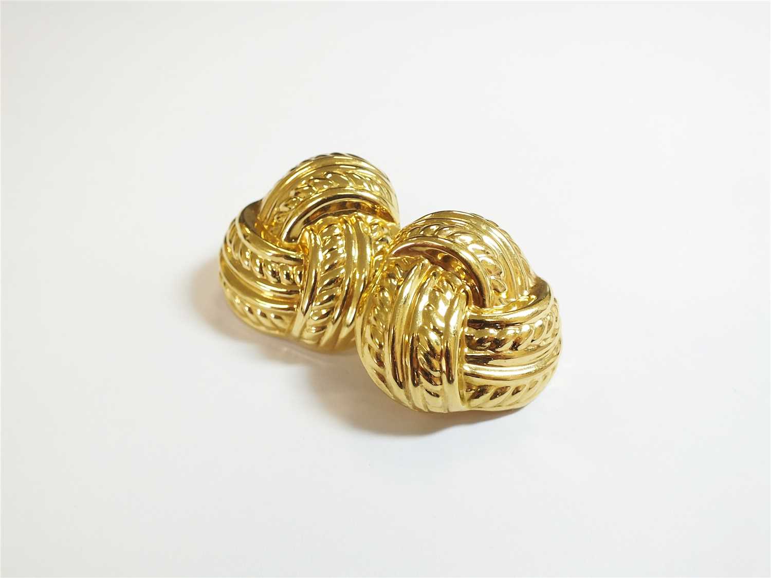 Lot 90 - A pair of knot earrings