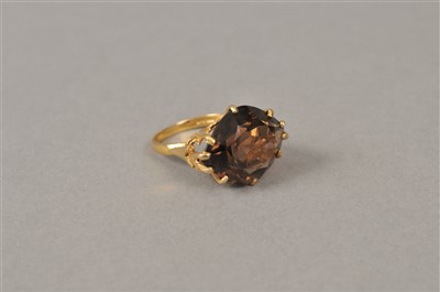 Lot 105 - A 9ct gold smoky quartz dress ring