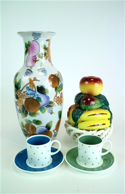 Lot 237 - A collection of 20th century decorative ceramics