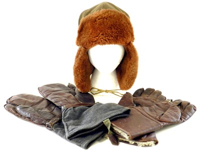 Lot 467 - Pair of flying gauntlets, pair of leather mitts and sheepskin lined winter hat