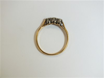 Lot 27 - A three stone diamond ring