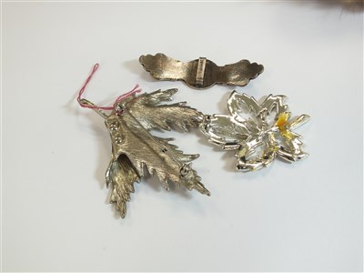 Lot 97 - A collection of costume jewellery and watches
