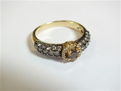 Lot 79 - A diamond dress ring