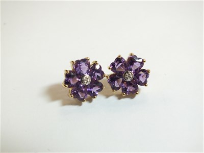 Lot 84 - Two pairs of earrings