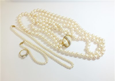 Lot 86 - A collection of cultured pearl jewellery