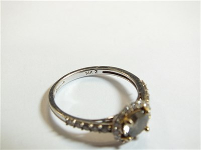 Lot 302 - A fancy coloured diamond ring