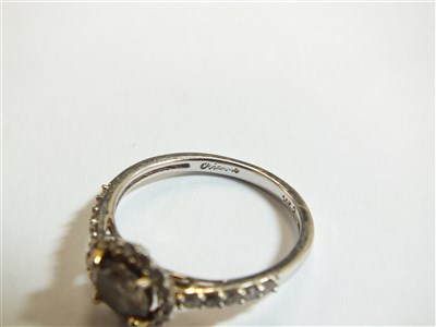Lot 302 - A fancy coloured diamond ring