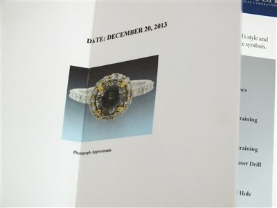 Lot 302 - A fancy coloured diamond ring