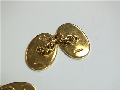 Lot 43 - A pair of 9ct gold cufflinks