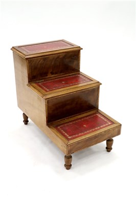 Lot 227 - An early 20th century walnut bank of library steps