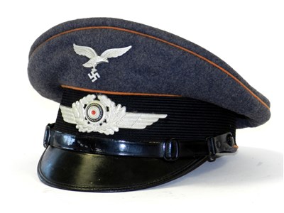 Lot 451 - German Third Reich Luftwaffe Signal NCO visor cap