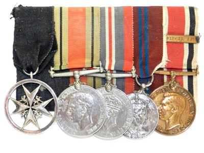 Lot 325 - WWII medals