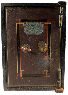 Lot 562 - A small Victorian  safe