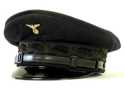 Lot 494 - A German Third Reich Deutsche Arbeits (D.A.F) NCO/EM visor cap