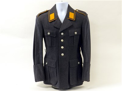 Lot 577 - German Third Reich Luftwaffe service tunic