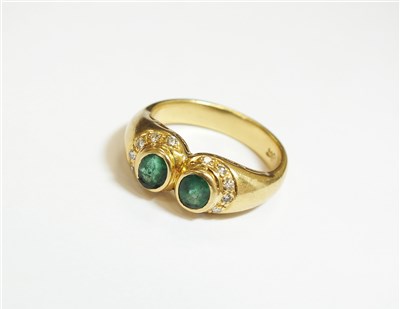 Lot 3 - An emerald and diamond ring