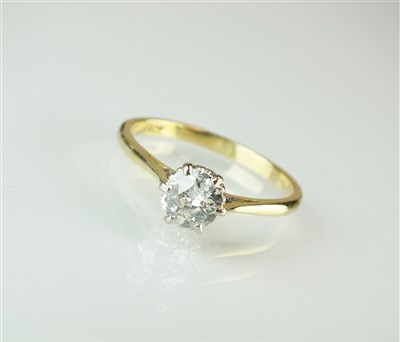 Lot 275 - A single stone diamond ring