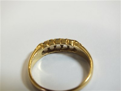 Lot 1 - An 18ct gold five stone diamond ring