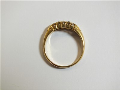 Lot 1 - An 18ct gold five stone diamond ring
