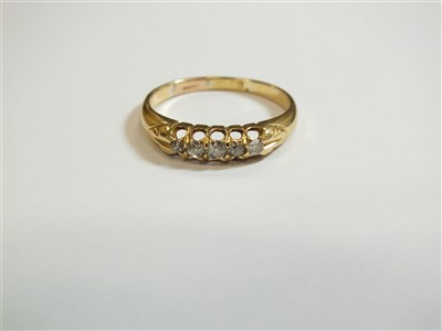 Lot 1 - An 18ct gold five stone diamond ring