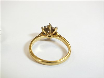Lot 15 - Two rings and a brooch