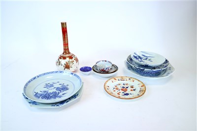 Lot 215 - A mixed selection of Japanese and Chinese wares