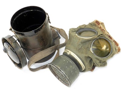 Lot 306 - A German First World War M1917 gas mask with canister