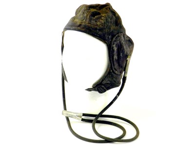 Lot 307 - An unmarked British WWII flying helmet