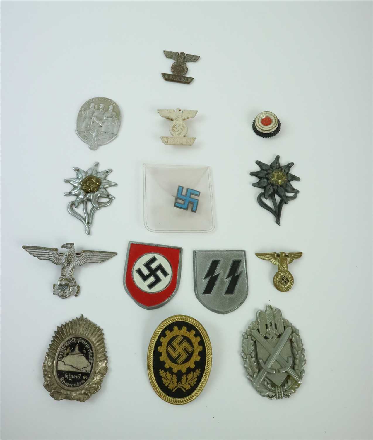 Lot 582 - German Third Reich badges and insignia