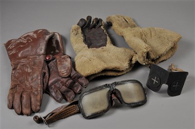 Lot 612 - Pair of WW2 flying gauntlets gloves, flying goggles and eye protectors