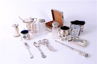 Lot 403 - A collection of silver