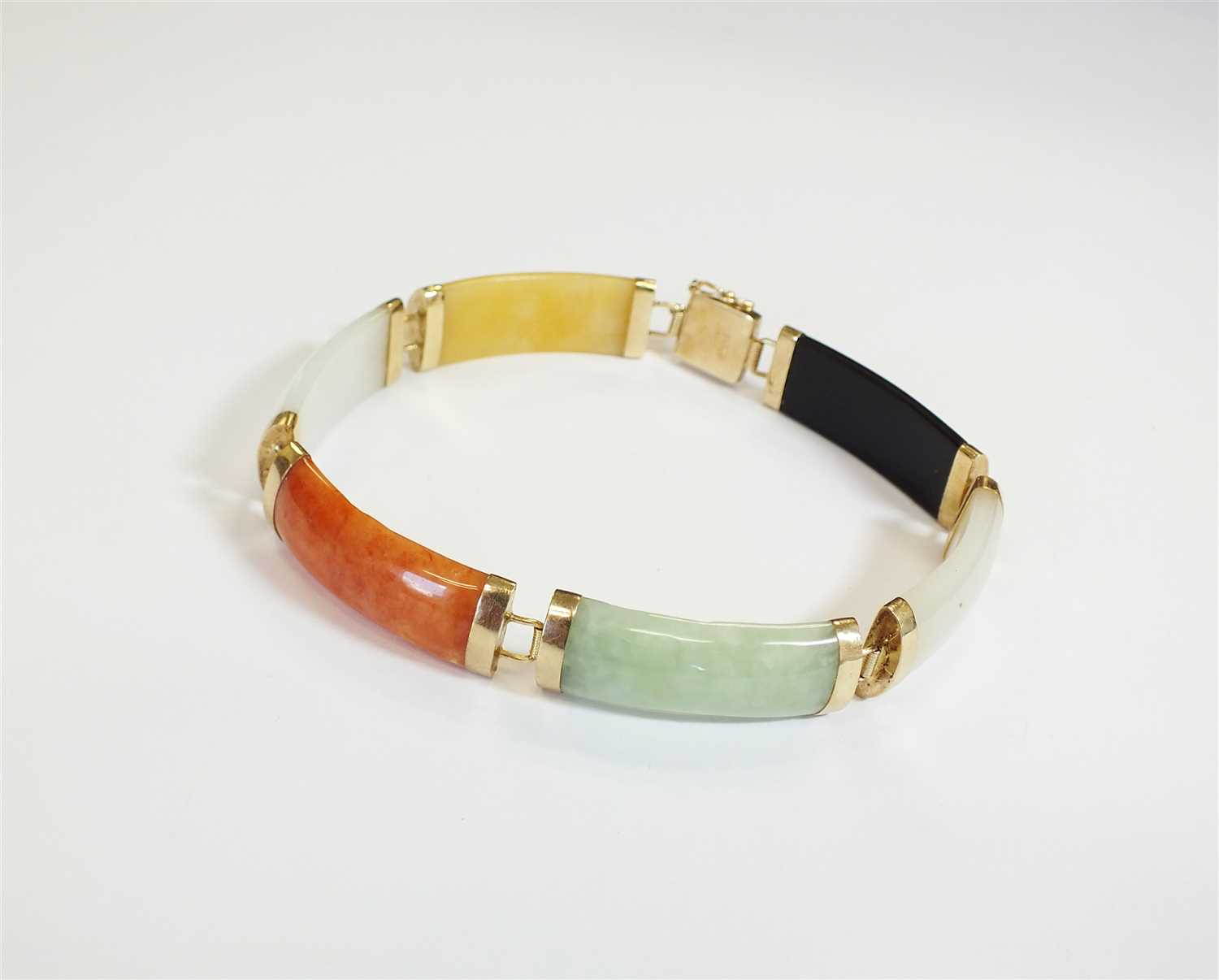 Lot 31 - A jade panel bracelet