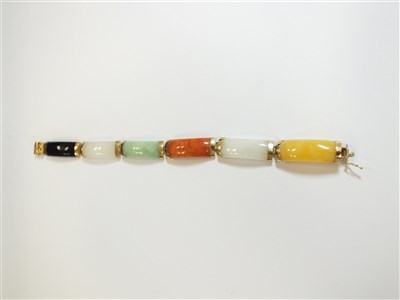 Lot 31 - A jade panel bracelet