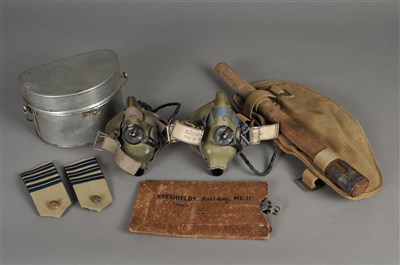 Lot 711 - Collection of assorted militaria