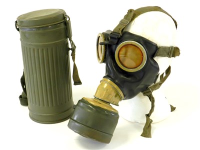 Lot 645 - WW2 German Gas mask