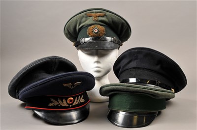 Lot 650 - Small group of visor caps