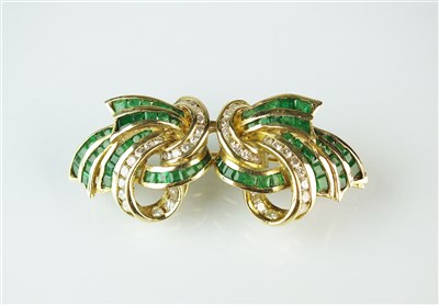 Lot 259 - An emerald and diamond brooch