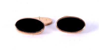 Lot 426 - A pair of 9ct gold cufflinks