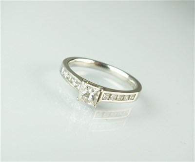 Lot 279 - A Princess cut diamond ring