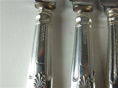 Lot 186 - A harlequin collection of Kings pattern silver cutlery